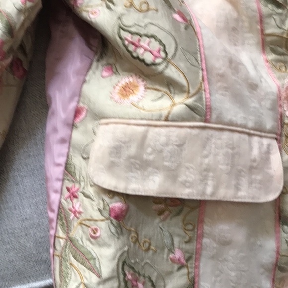 Beautiful silk blazer with flower embroidery - Picture 4 of 5